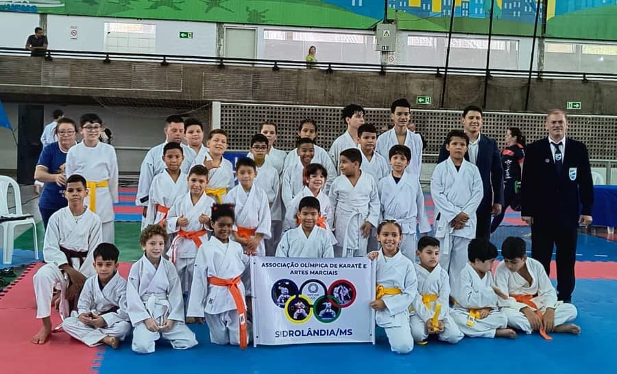 Atletas de Sidrolândia conquistam 14 medalhas em Campeonato Estadual de Karatê