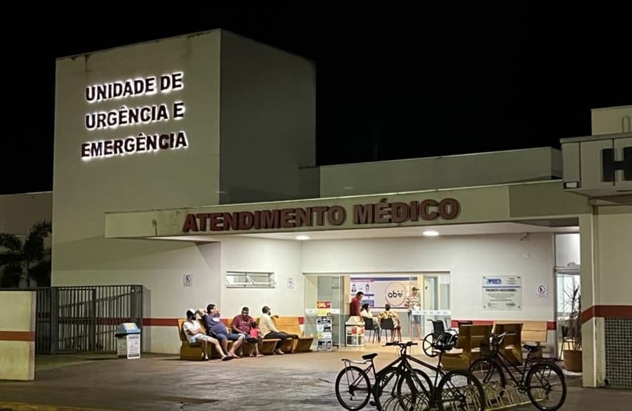 Jovem leva garrafada na cabeça durante briga em bar e é encaminhado ao Hospital