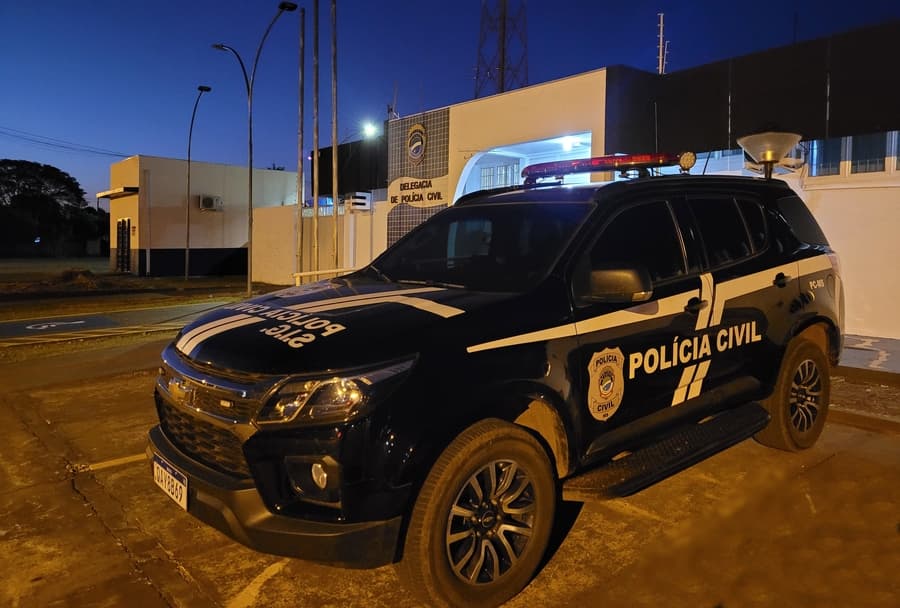 Carro é furtado após ficar aberto e com a chave na ignição em frente a comércio de Sidrolândia