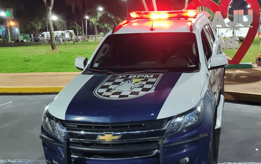 Homem é preso pela PM após ameaçar mostrar pênis para adolescentes na praça