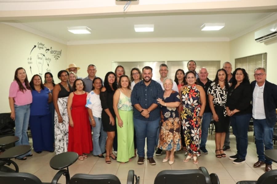 Vereador Robert Ziemann reforça compromisso com escolas e se reúne com novos diretores