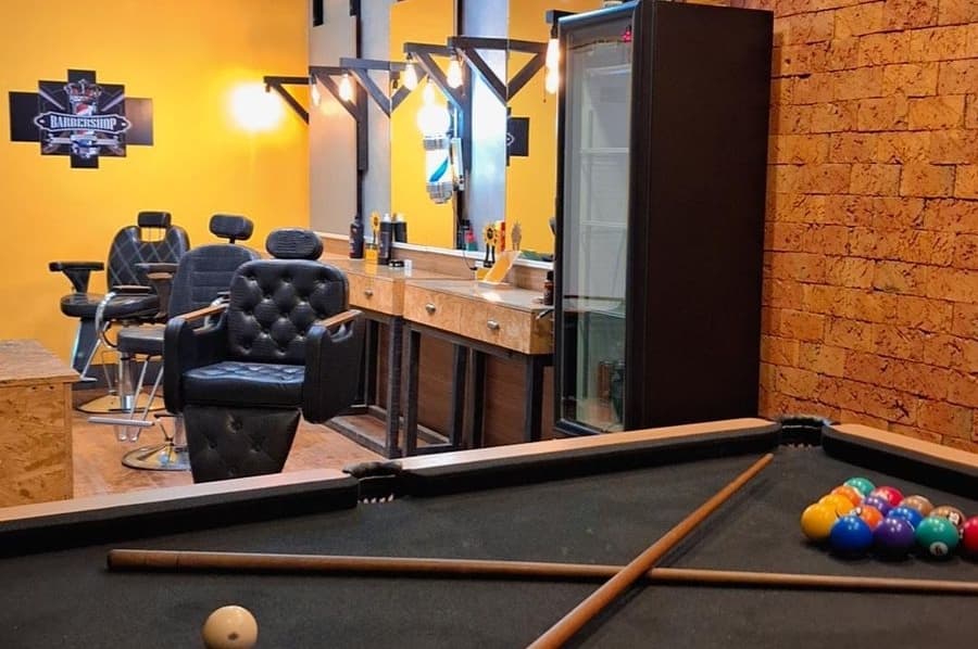 Conheça a barbearia da Spazen, com sala climatizada e profissionais especializados