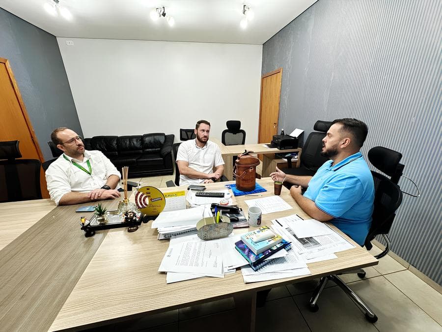 Vereador Robert se reúne com empresários em busca de instalar torre de celular em Vista Alegre