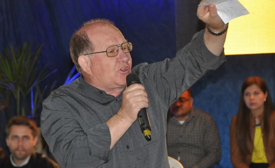 Enelvo nega boatos, se mantém no PDT e reafirma apoio a seu filho para prefeito