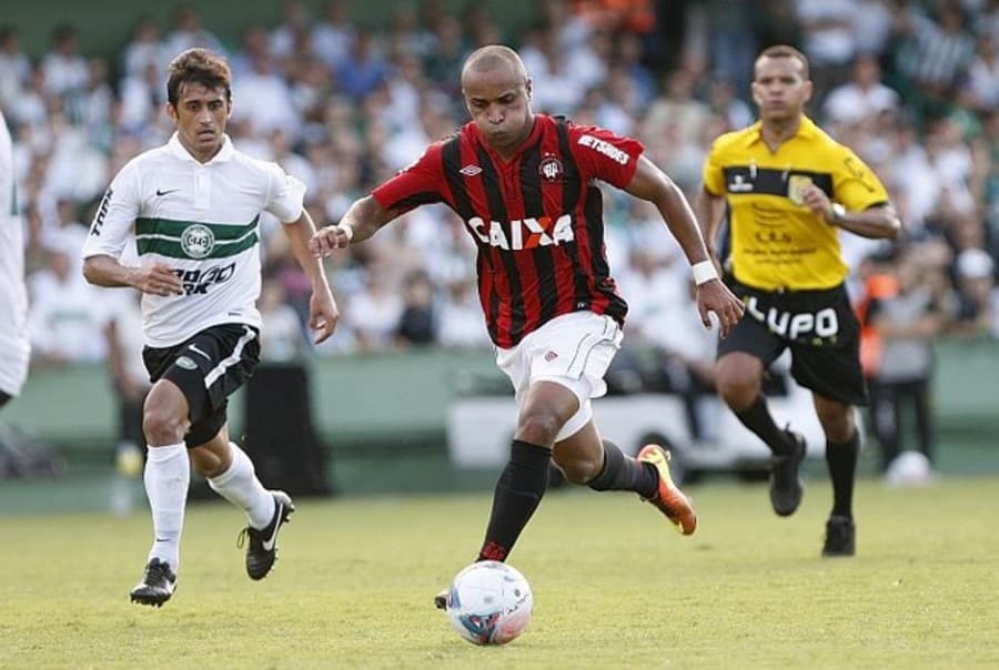 Com presença de Ricardinho, “peneirada” no Estádio Sotero Zarate busca novos talentos do futebol