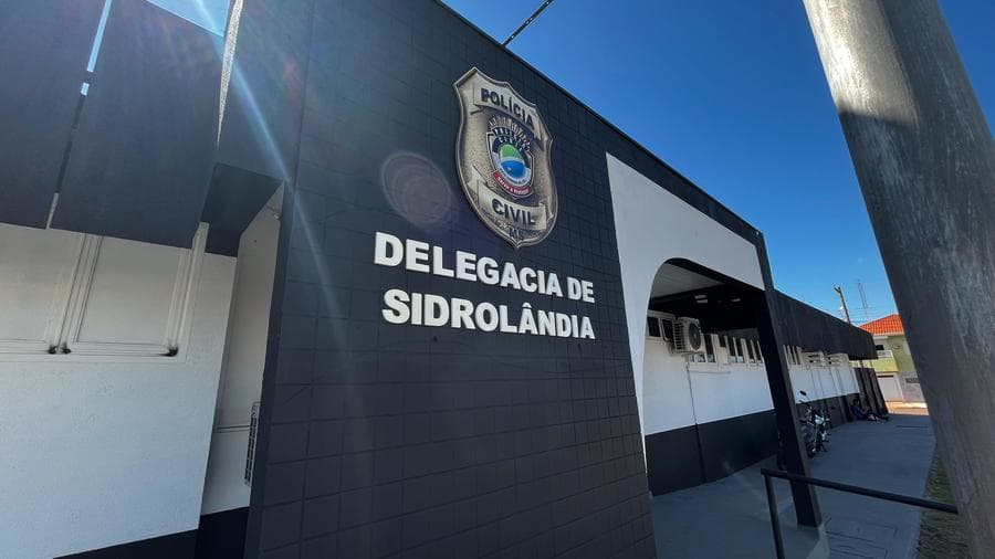 Homem invade casa de ex-namorada e ameaça amiga dela de morte em Sidrolândia