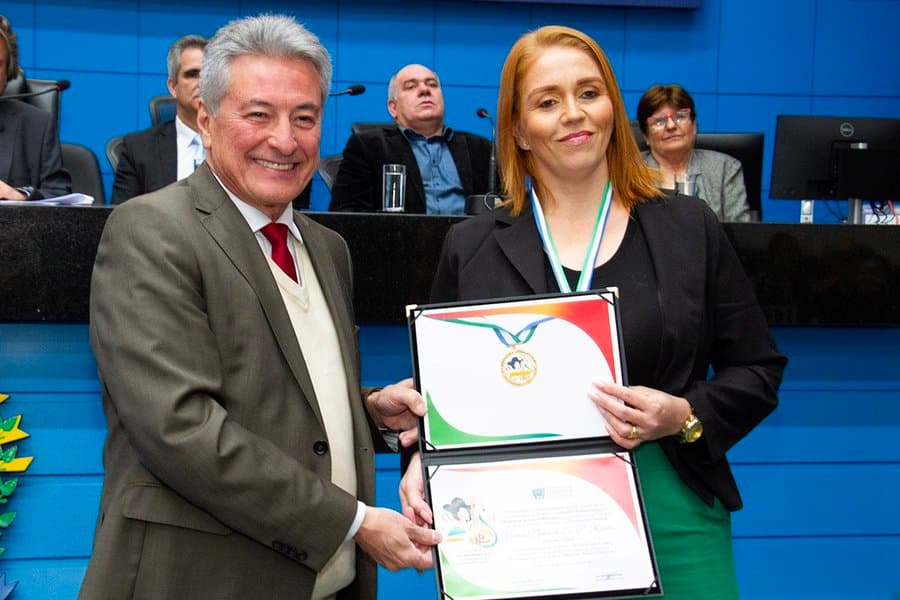 Musicista de Sidrolândia recebe Medalha Helena Meirelles na Assembleia Legislativa