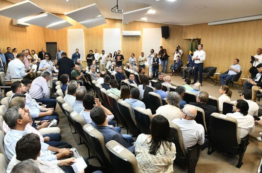 Municipalismo: governador Eduardo Riedel se reúne com prefeitos eleitos e reeleitos