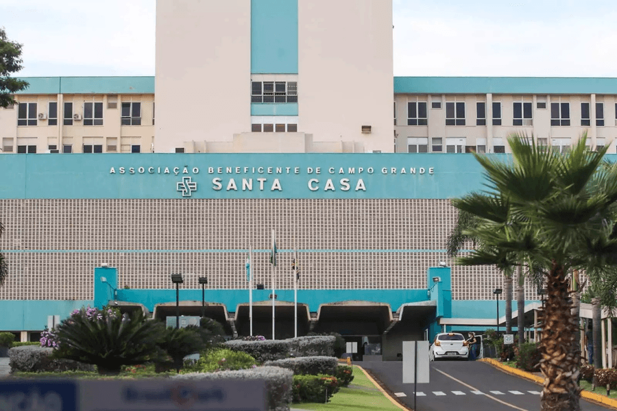 Mulher é internada na Santa Casa após ser agredida por casal em Maracaju