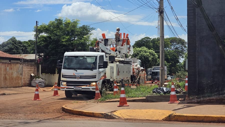 Energisa diz que interrupção de energia foi provocada por objeto lançado na rede no São Bento