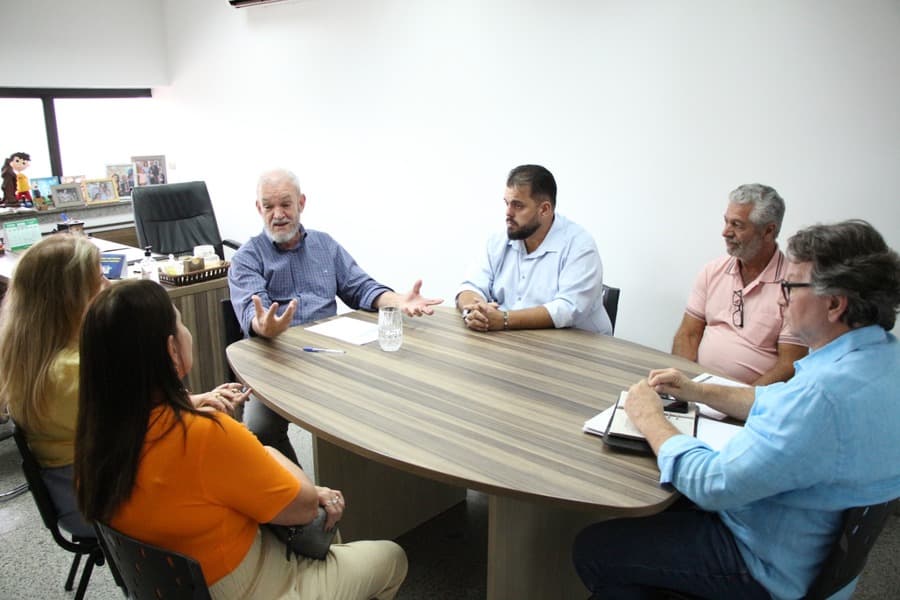 Vereador Robert e diretoria da APAE se reúnem com deputado Geraldo Resende em busca de melhorias para instituição