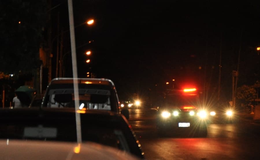 Condutor é preso após ser flagrado na contramão em alta velocidade em Avenida