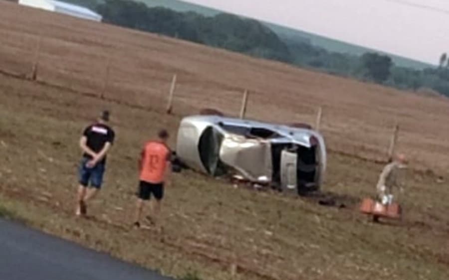 Homem de 31 anos morre ao capotar e ser arremessado de veículo em Maracaju
