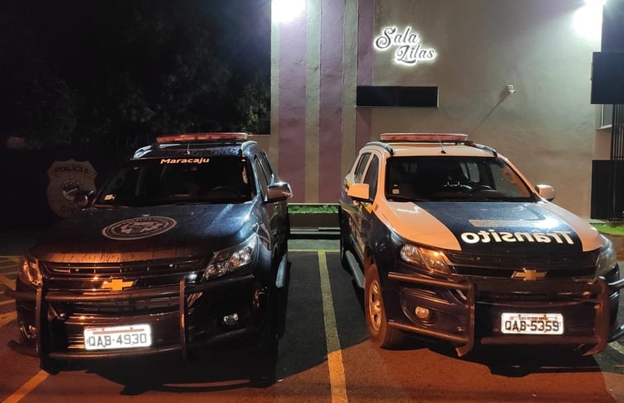 Jovem é socorrida às pressas ao ser ferida pelo ex-marido com vidro de garrafa quebrada