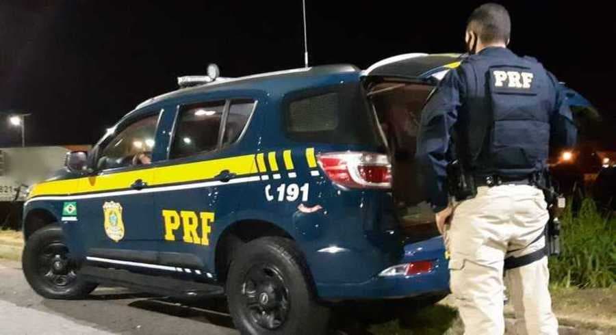 Após se envolver em acidente, sidrolandense é preso com caminhonete roubada na BR-262