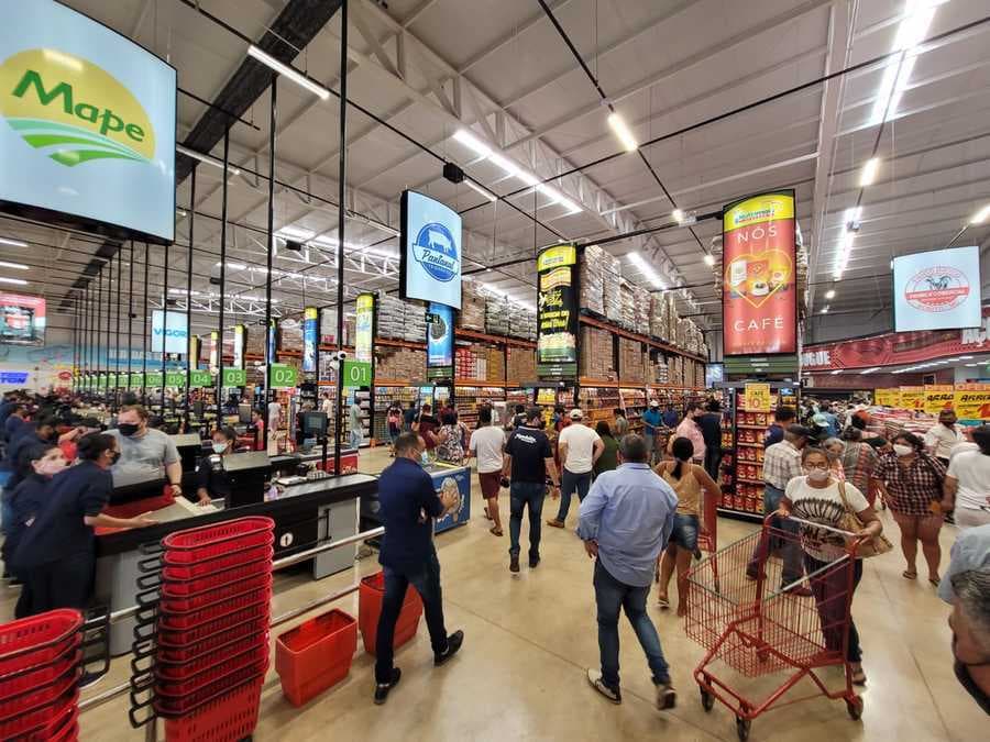 Nutrimais Atacado abre normalmente neste feriado e Nandas até às 14h