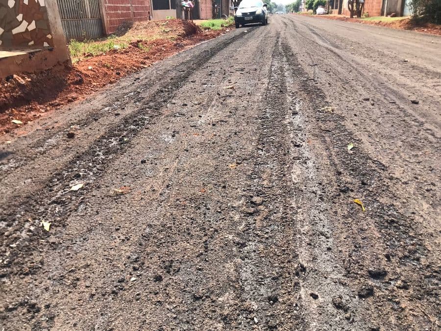 Em Sidrolândia, morador danifica trecho recém asfaltado no Bairro Jardim Paraíso