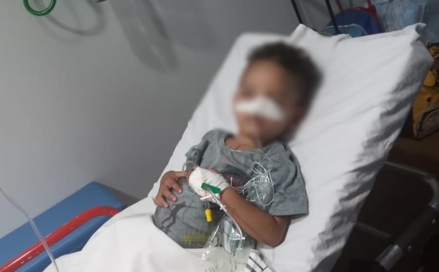 Criança de dois anos precisa de doação de leite de soja e mãe pede ajuda