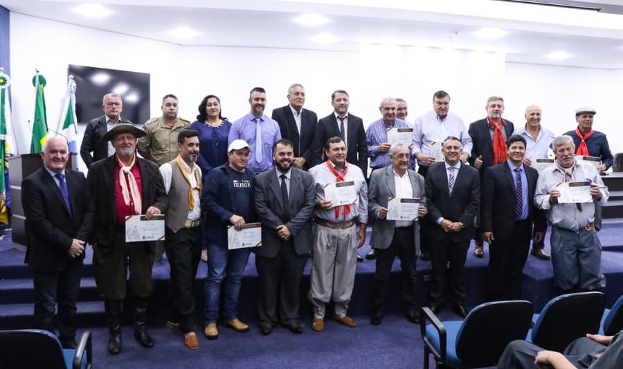Comunidade gaúcha é homenageada em sessão solene na Câmara de Maracaju
