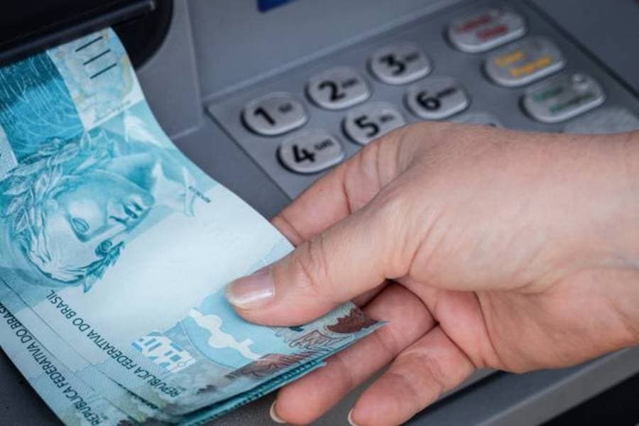 Governo libera salário dos servidores para saque neste sábado