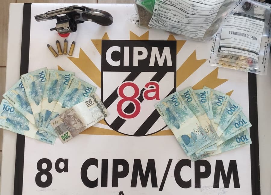 Jovem de 25 anos é preso com drogas e revólver no Bairro Jardim Paraíso