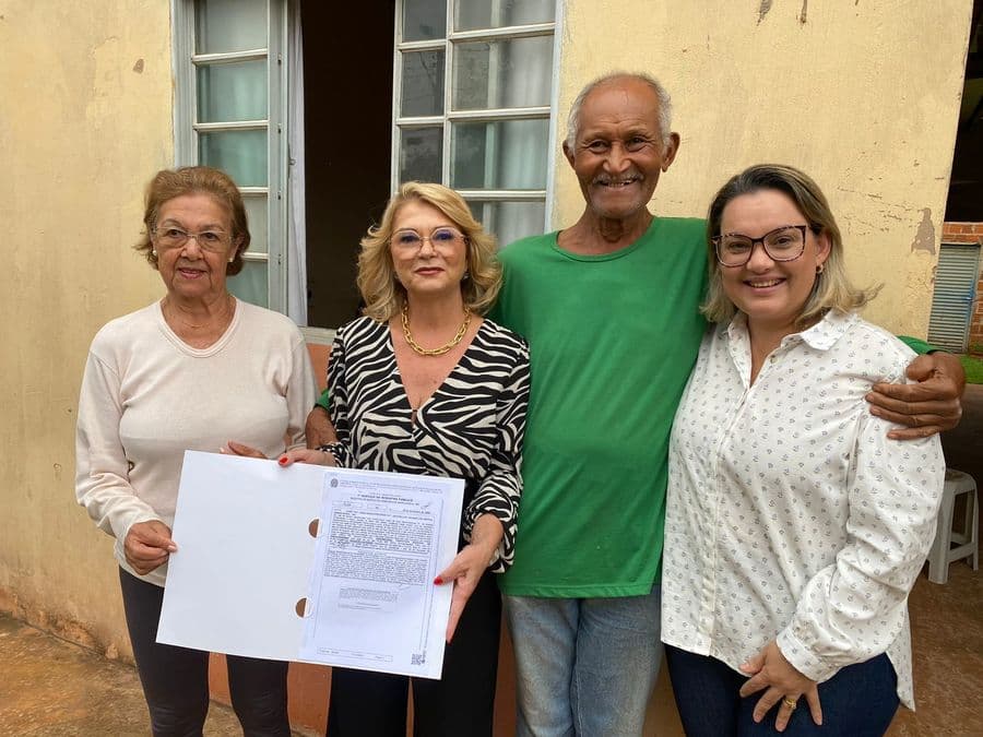 Em 10 meses, Prefeitura entrega 83 escrituras e chega a 476 em 2 anos