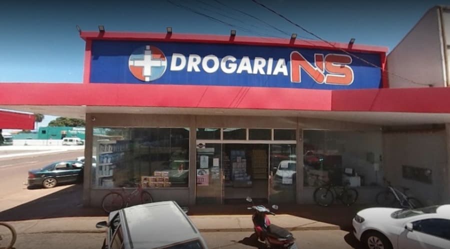 Homem e mulher são presos em flagrante após furtarem produtos em farmácia no Centro