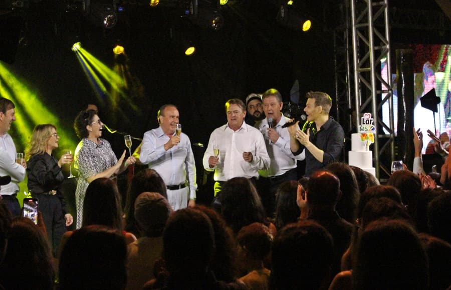 Ao comemorar 20 anos, Lar presenteou associados com show de Michel Teló em Sidrolândia