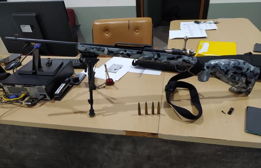 Polícia Civil de Maracaju prende indivíduos em flagrante com fuzil .762