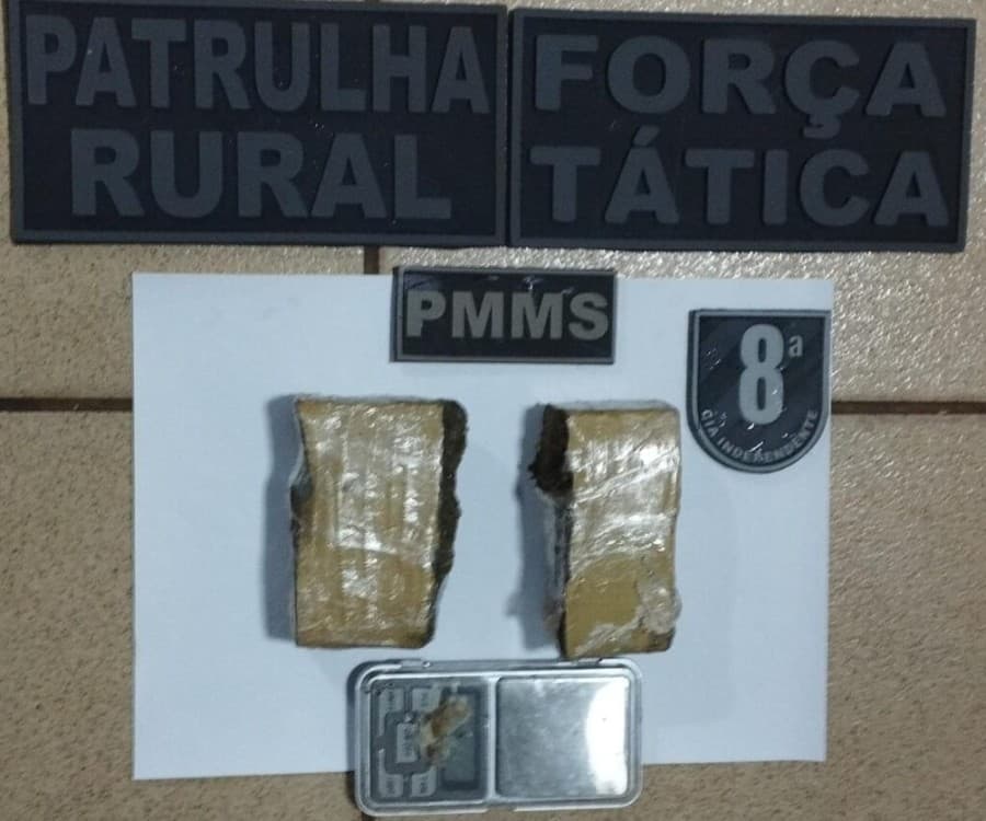 Polícia Militar apreende tabletes de maconha em quintal de residência no Bairro São Bento