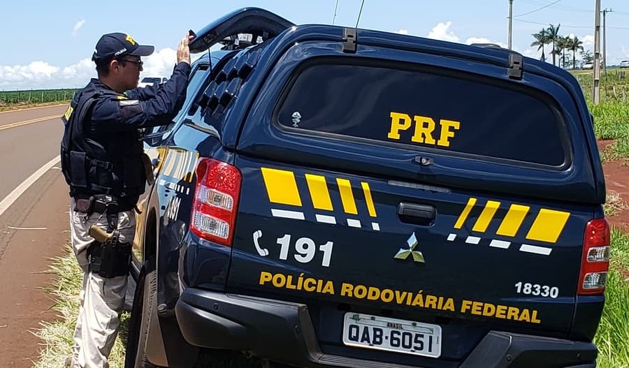 Motorista com carro roubado e sem CNH é preso pela PRF em Sidrolândia