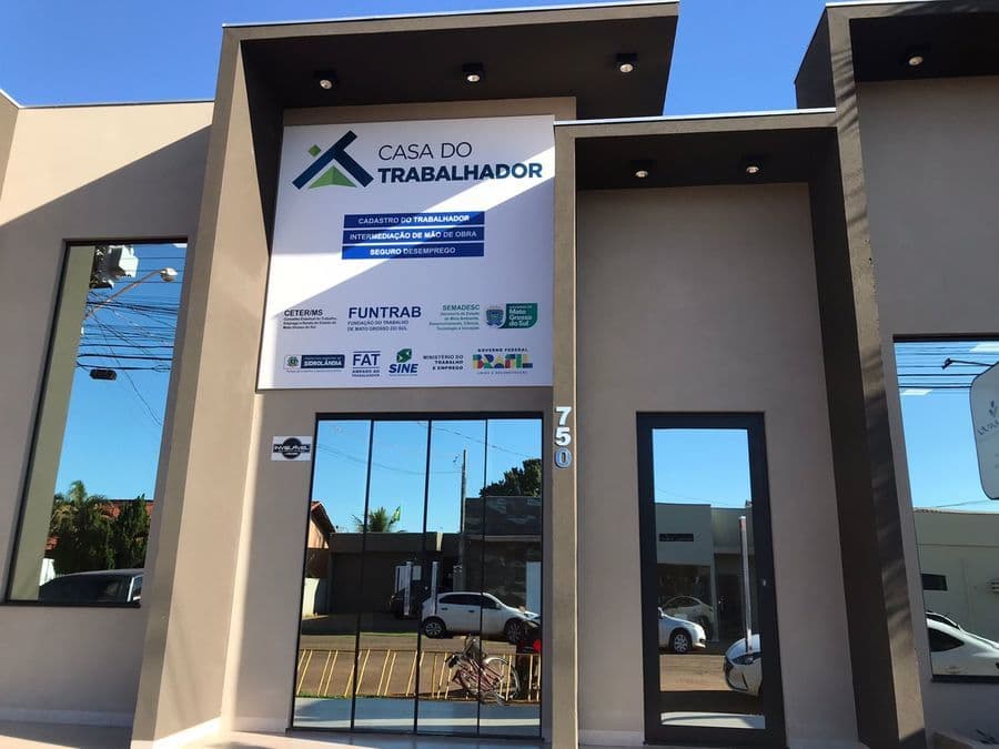 Casa do Trabalhador inicia a semana anunciando vagas de emprego em Sidrolândia