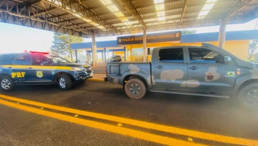 Criminosos “clonam” caminhonete do exército, enchem de drogas e acabam presos