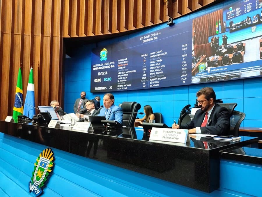 Deputados aprovam por unanimidade o reajuste salarial de 14,95% aos professores