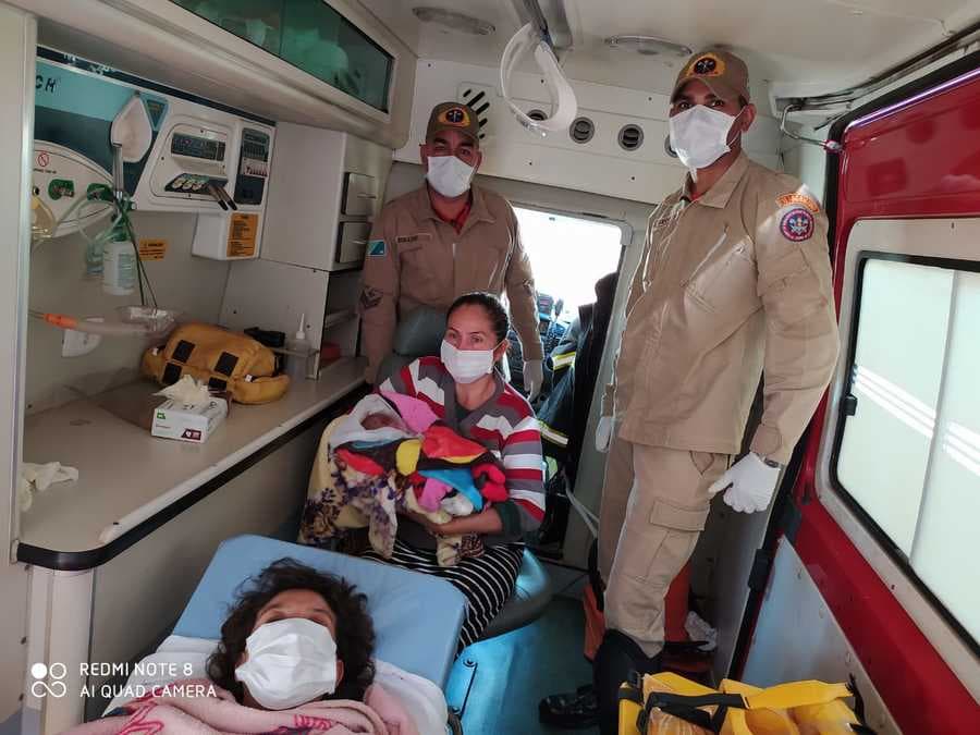 Bombeiros auxiliam mãe durante parto no banheiro de residência no Bairro Jardim Paraíso