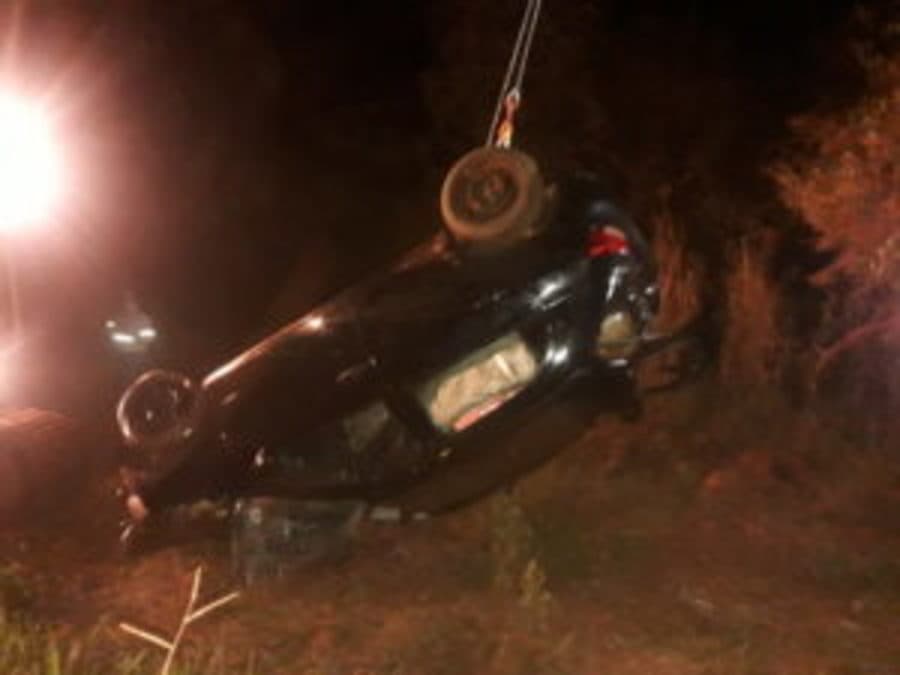 Homem morre após cair em ponte com o carro carregado de cigarros