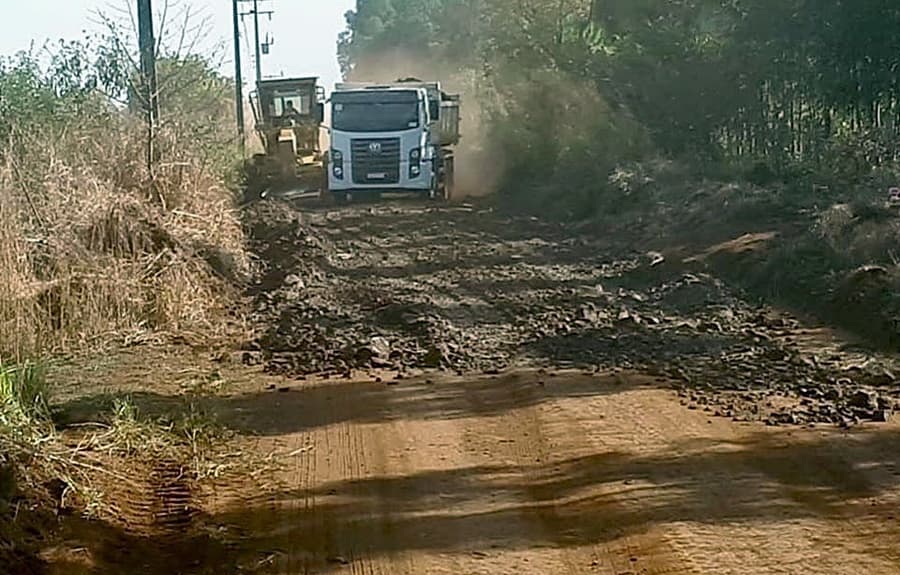 Prefeitura investe em recuperação de estradas que ligam vários Assentamentos