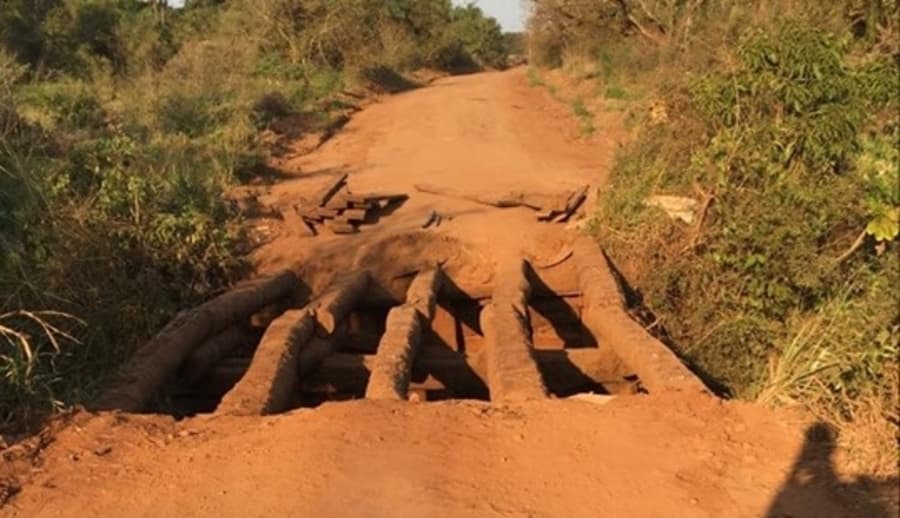 Ponte que dá acesso ao assentamento São Pedro em Sidrolândia está interditada