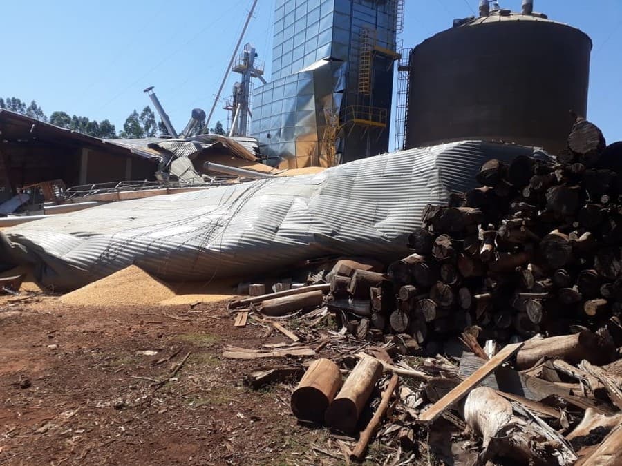 Silo da fazenda Bacuri com 900 toneladas de grãos de milho desaba em Maracaju