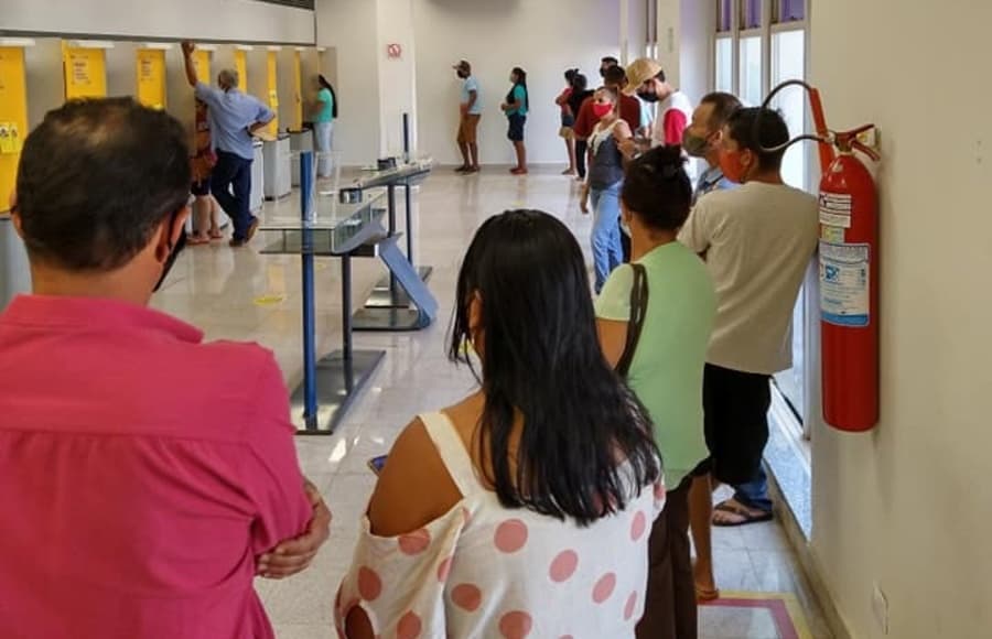 Por Lei, agências bancárias tem de 15 a 30 minutos no máximo para atender população na fila