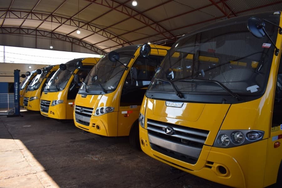 Prefeitura de Maracaju realiza a entrega de cinco novos ônibus escolares