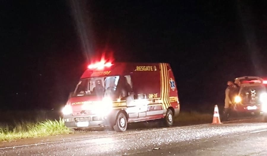Mulher vem a óbito depois de sua moto colidir na lateral de uma carreta na BR-267