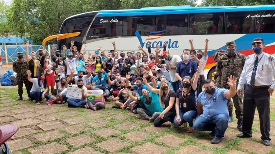 JBS recebe 23 casais venezuelanos para trabalhar na empresa