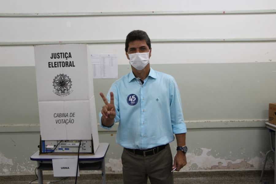 Confiante na vitória, Marcos Calderan votou e agradeceu a comunidade
