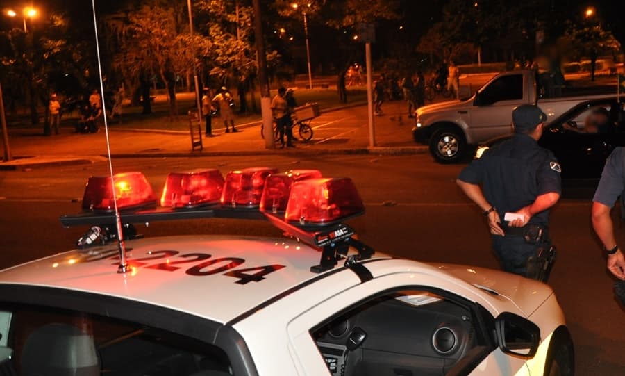 Homem de 34 anos é vítima de disparo de arma de fogo na praça central