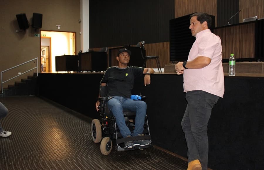 Presidente da Câmara recebe vereador eleito Adavilton e avalia adequações de acessibilidade