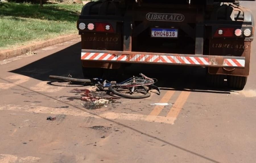Em Maracaju, mulher tem pernas esmagadas ao ser atropelada por carreta