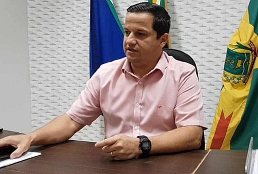 Agora: Carlos Henrique retira sua candidatura para reeleição na presidência da Câmara