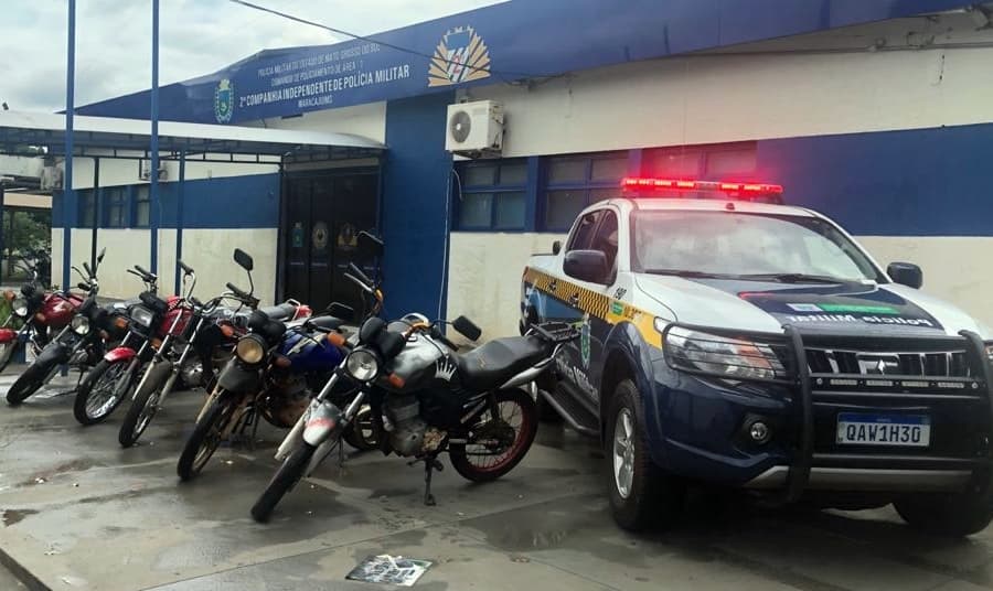 PM apreende um carro e seis motocicletas por irregularidade em Maracaju