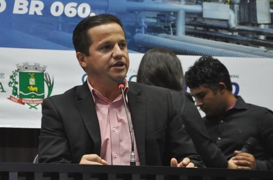 Exame confirma Covid-19 em Carlos Henrique e sua participação na posse será online
